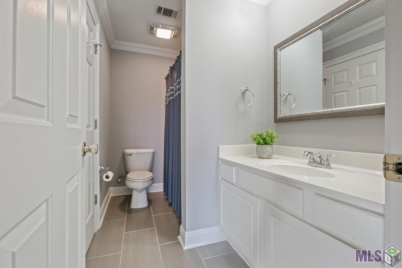 4464 Highland Road, Unit 807 Baton Rouge, LA 70808 - Photo 12 of 25 Bathroom One
