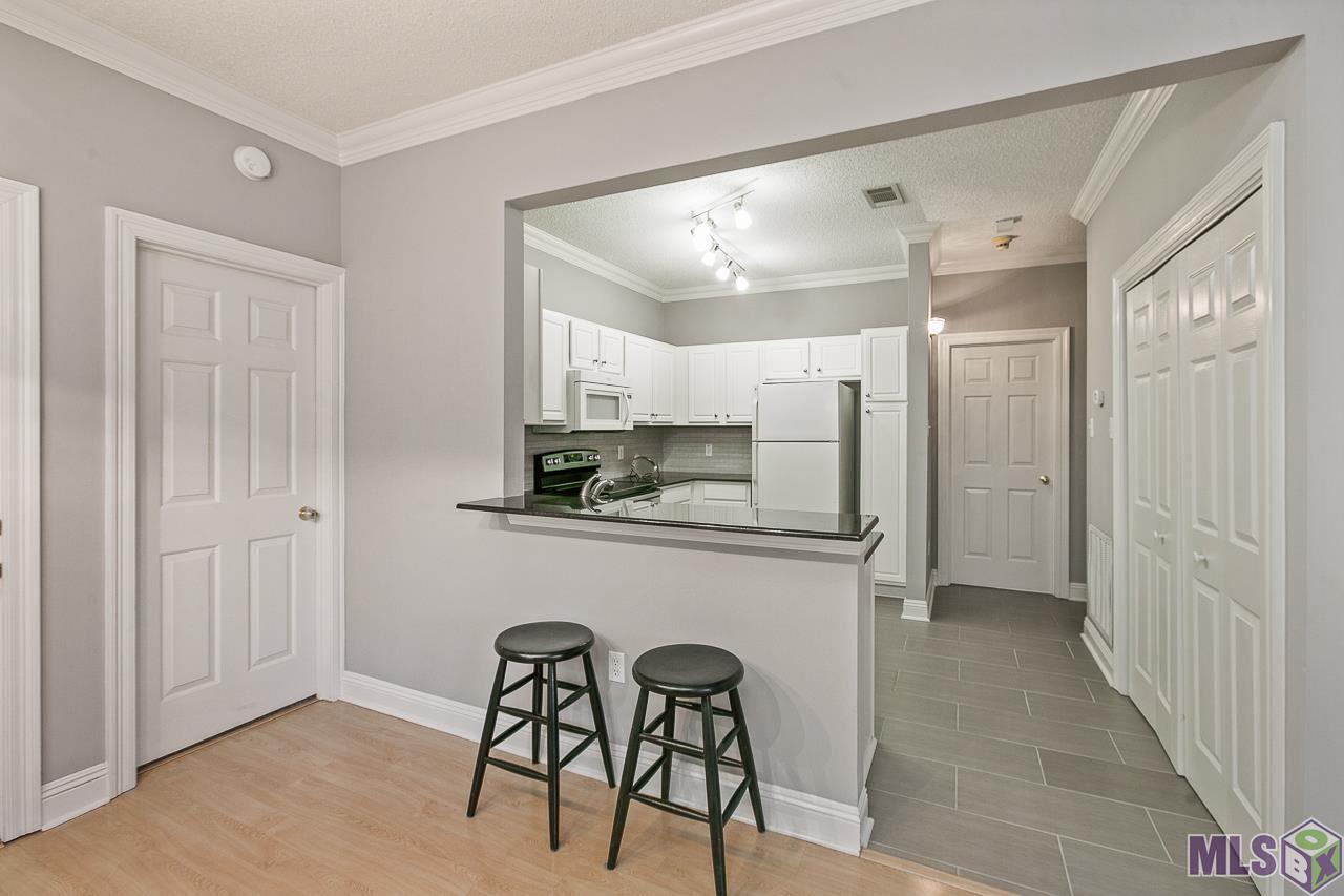 4464 Highland Road, Unit 807 Baton Rouge, LA 70808 - Photo 6 of 25 Step Up To the Bar!