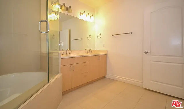 $3,200 | 917 South New Hampshire Avenue, Unit 102, Los Angeles, CA 90006