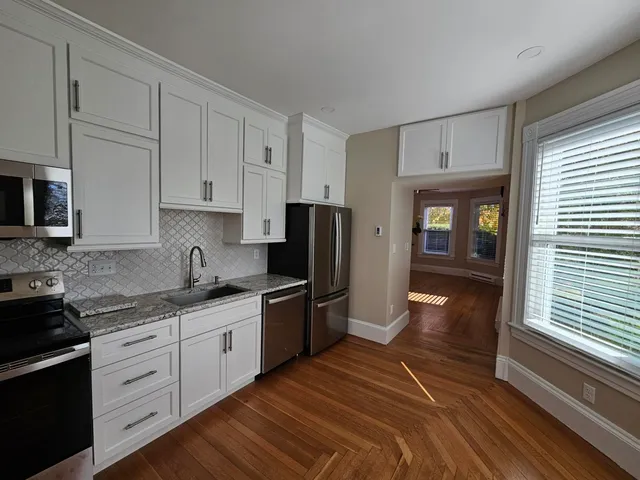 $2,300 | 116 East Broadway, Unit 2, Derry, NH 03038