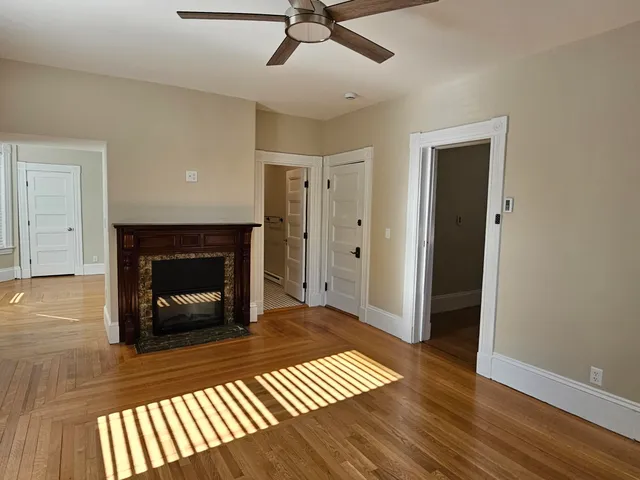 $2,300 | 116 East Broadway, Unit 2, Derry, NH 03038