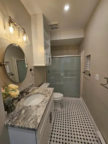 $2,300 | 116 East Broadway, Unit 2, Derry, NH 03038