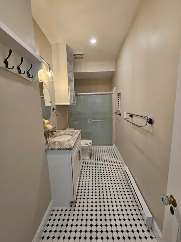 $2,300 | 116 East Broadway, Unit 2, Derry, NH 03038