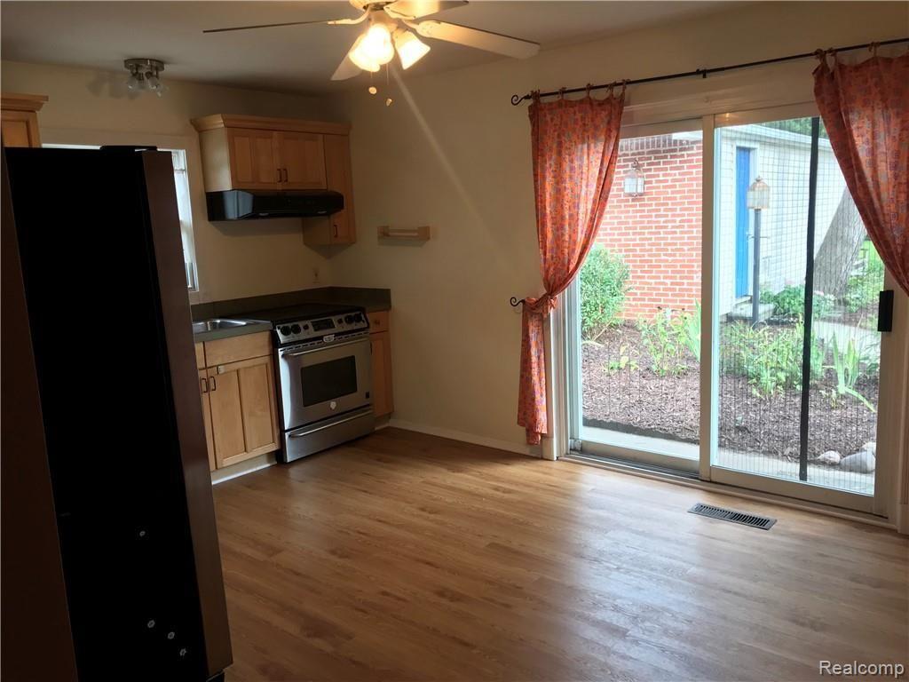1217 Avon Manor Road Rochester Hills, MI 48307 - Photo 5 of 15