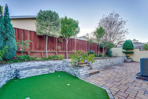 a black and white photo of a living room