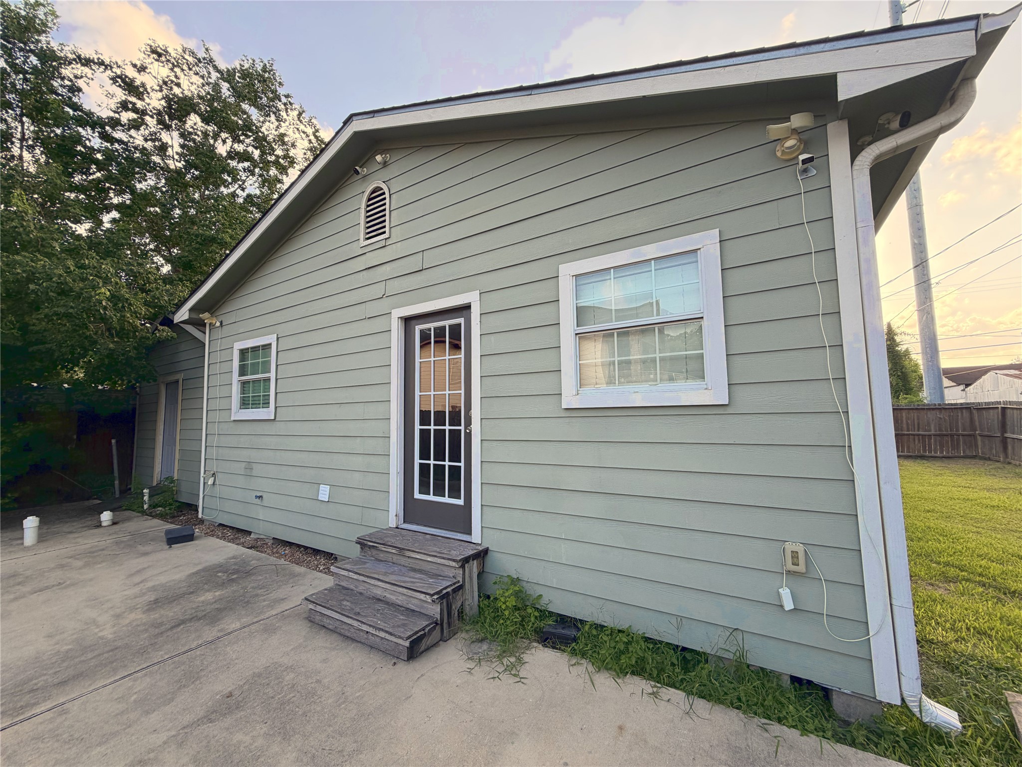 716 74th Street Houston, TX 77011 - Photo 10 of 13