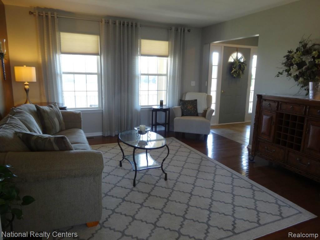 4335 North Ridge Drive Pinckney, MI 48169 - Photo 21 of 42 DSC04021.jpg