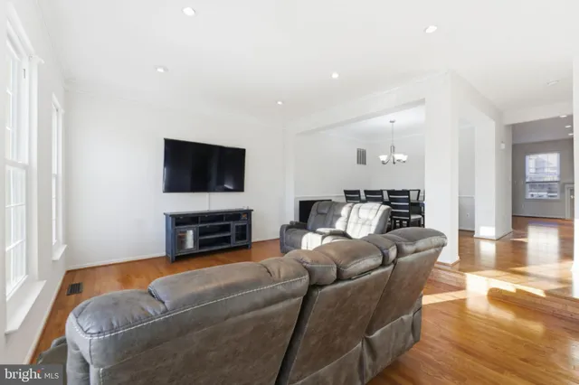 $700,000 | 25270 Whippoorwill Terrace, Chantilly, VA 20152