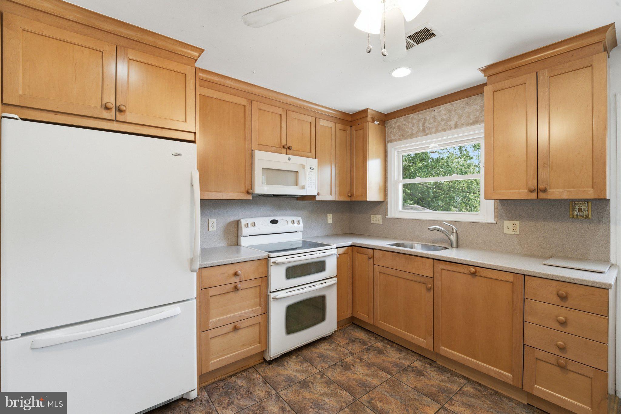 1206 East Iberia Road Sterling, VA 20164 - Photo 10 of 48