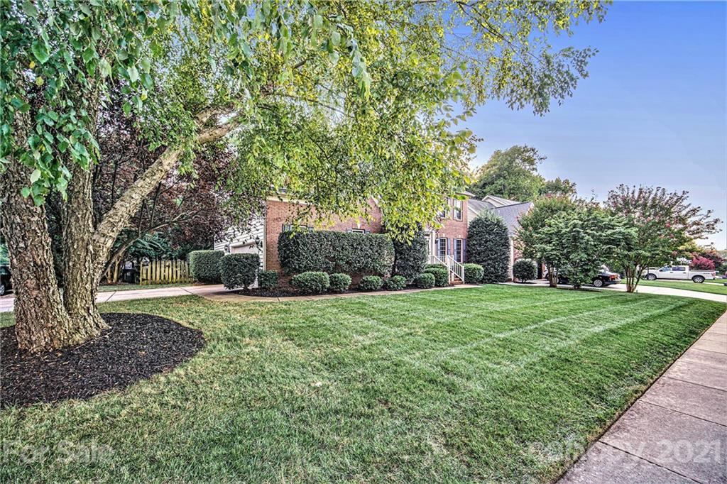 17005 Hampton Trace Road Huntersville, NC 28078 - Photo 31 of 40 a view of a backyard with large trees