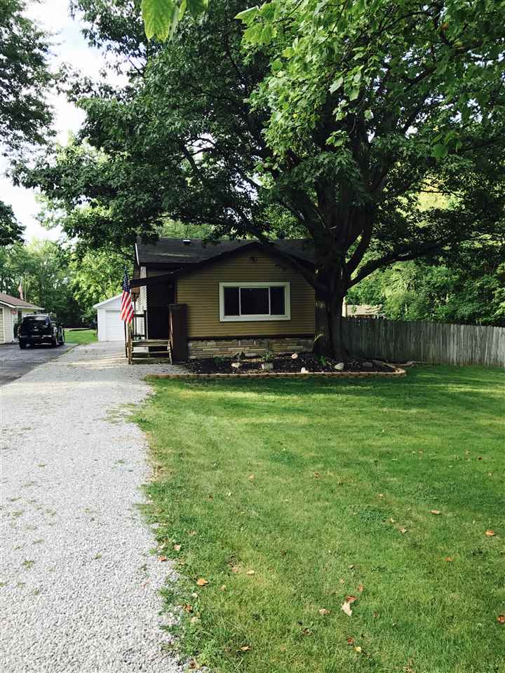 1424 Rabus Drive Fort Wayne, IN 46825 - Photo 2 of 20