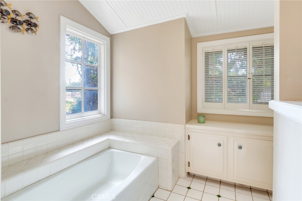 7770 Broadacre Place Riverside, CA 92504 - Photo 21 of 42 a bathroom with a bathtub and a window