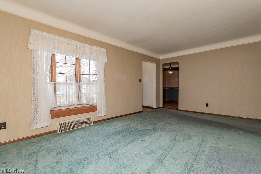 4852 Westbourne Road Cleveland, OH 44124 - Photo 13 of 35