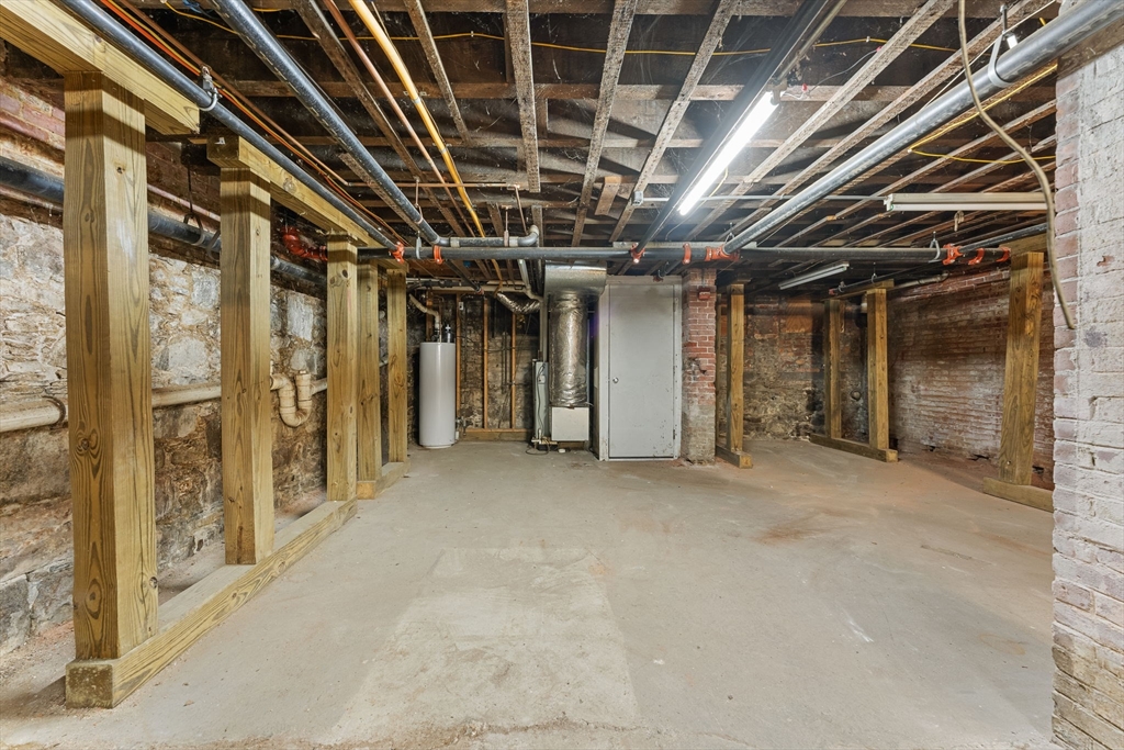 262-264 West Broadway Boston, MA 02127 - Photo 16 of 22 a view of empty room