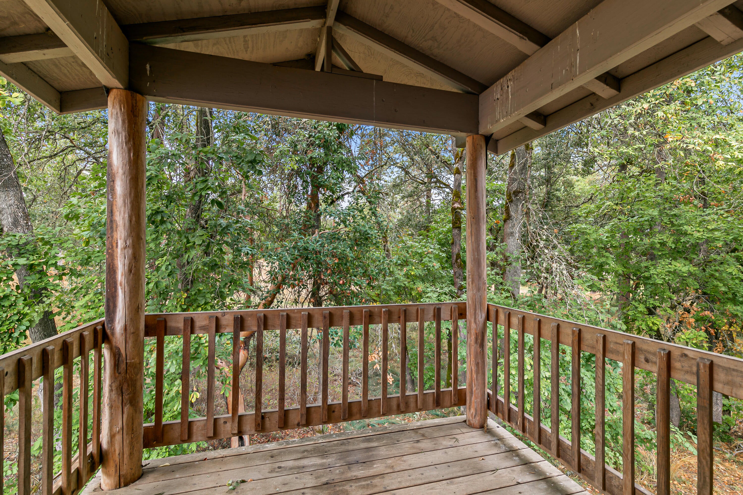 1225 Messinger Road Williams, OR 97544 - Photo 42 of 67 shop covered balcony
