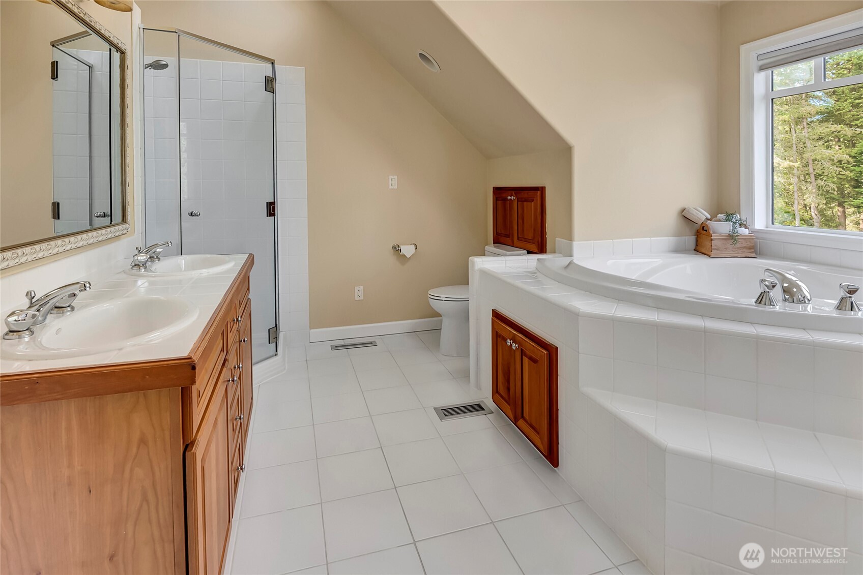 4911 Harbor Lane Everett, WA 98203 - Photo 21 of 40