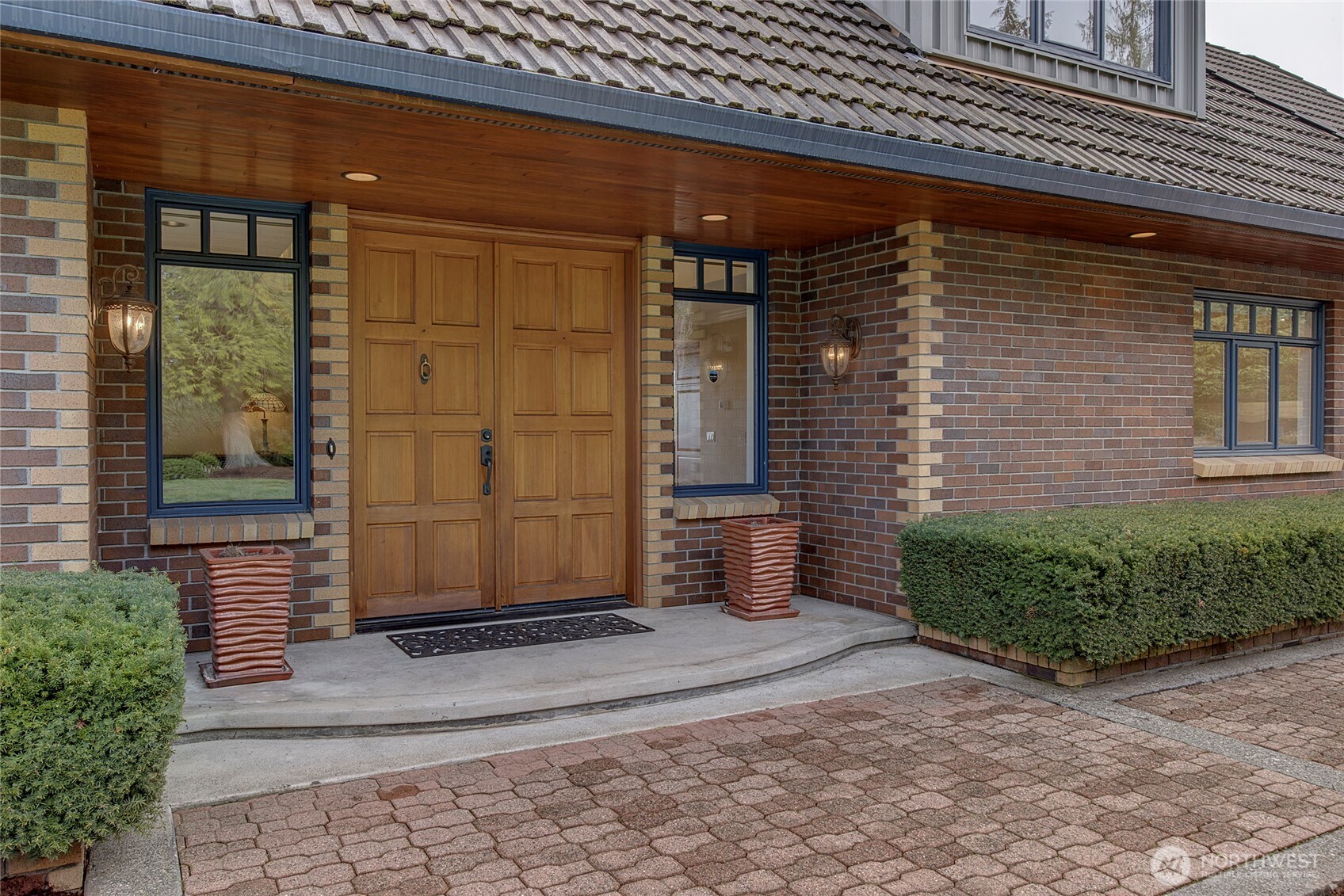 4911 Harbor Lane Everett, WA 98203 - Photo 3 of 40