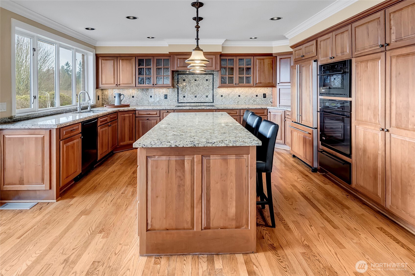 4911 Harbor Lane Everett, WA 98203 - Photo 6 of 40