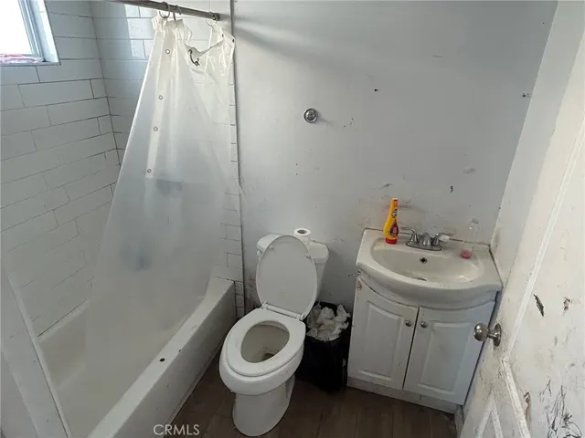 $699,000 | 655 West 113th Street, Los Angeles, CA 90044