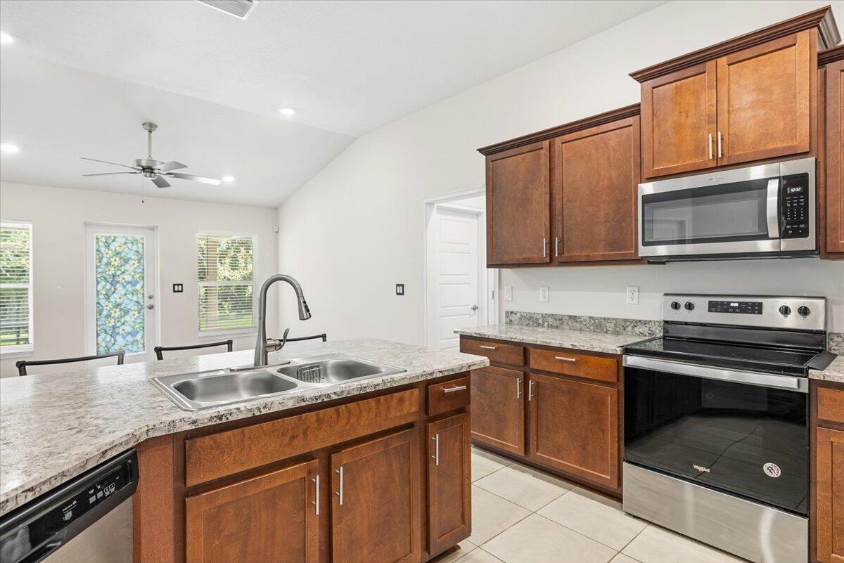 5348 Vespera Street Fort Pierce, FL 34951 - Photo 9 of 46 24-0B2A5588