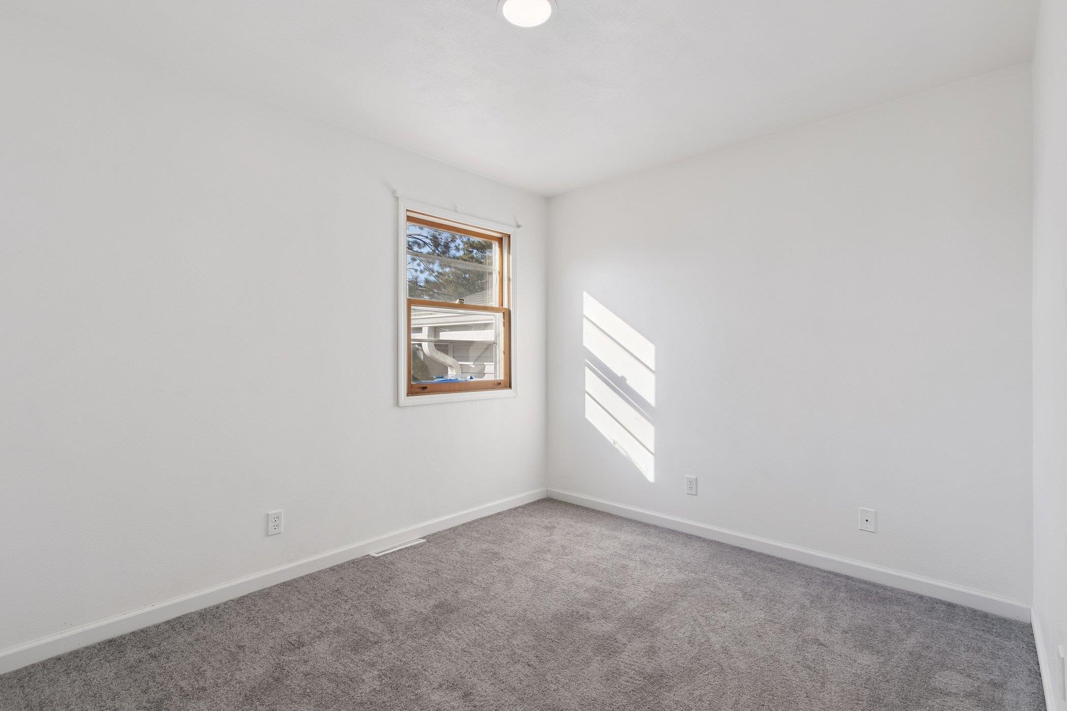 2724 Norway Pine Road Rockford, IL 61109 - Photo 34 of 49 an empty room with windows