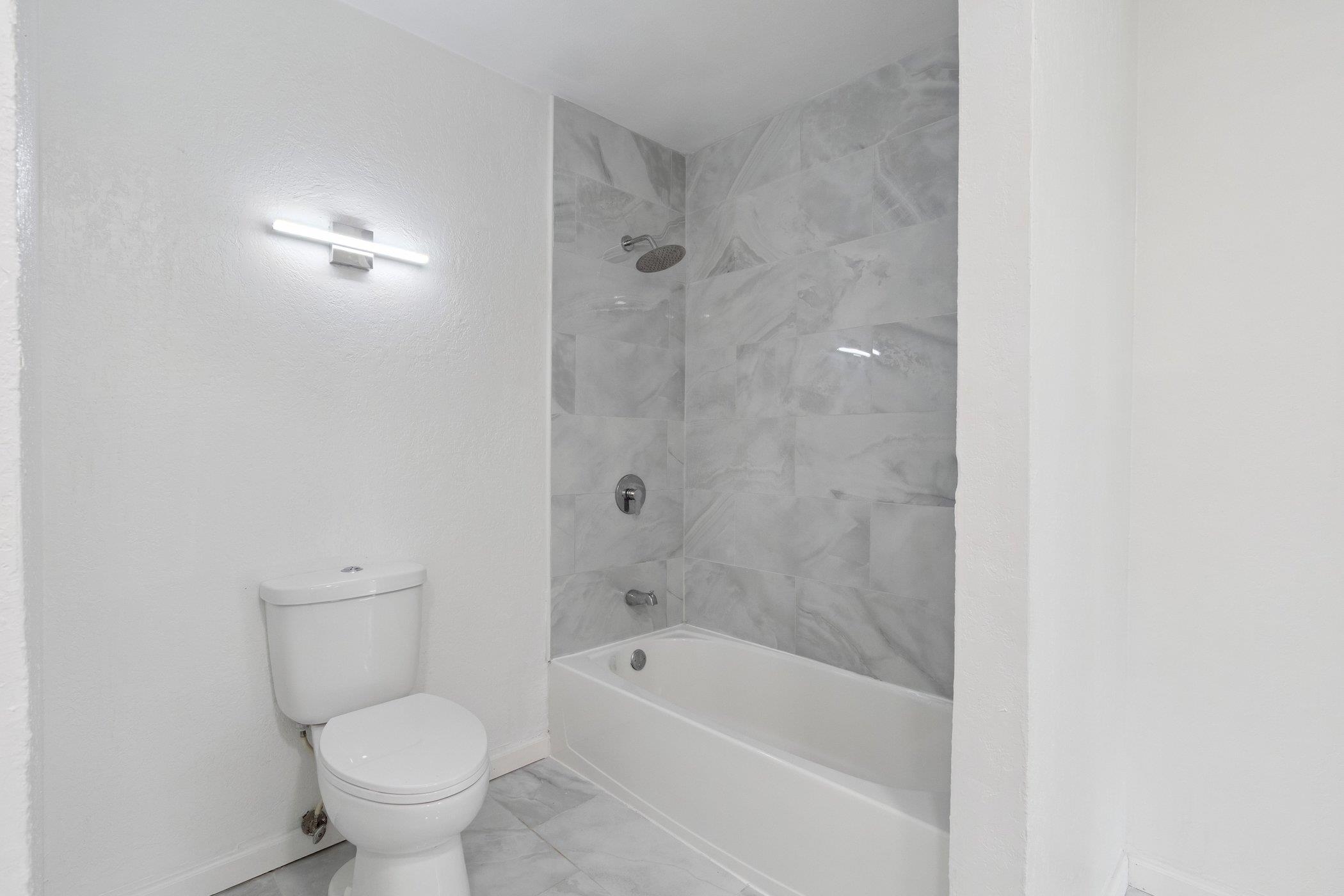 2724 Norway Pine Road Rockford, IL 61109 - Photo 38 of 49 a bathroom with a bathtub and toilet