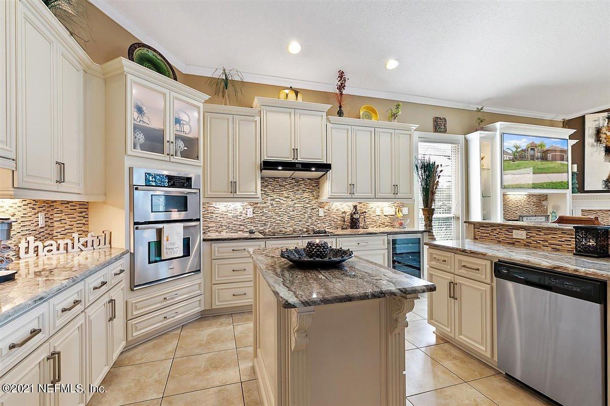322 Porta Rosa Circle St. Augustine, FL 32092 - Photo 8 of 40 07-Kitchen