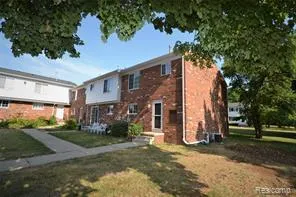 $2,000 | 559 North Fox Hills Drive, Bloomfield Hills, MI 48304