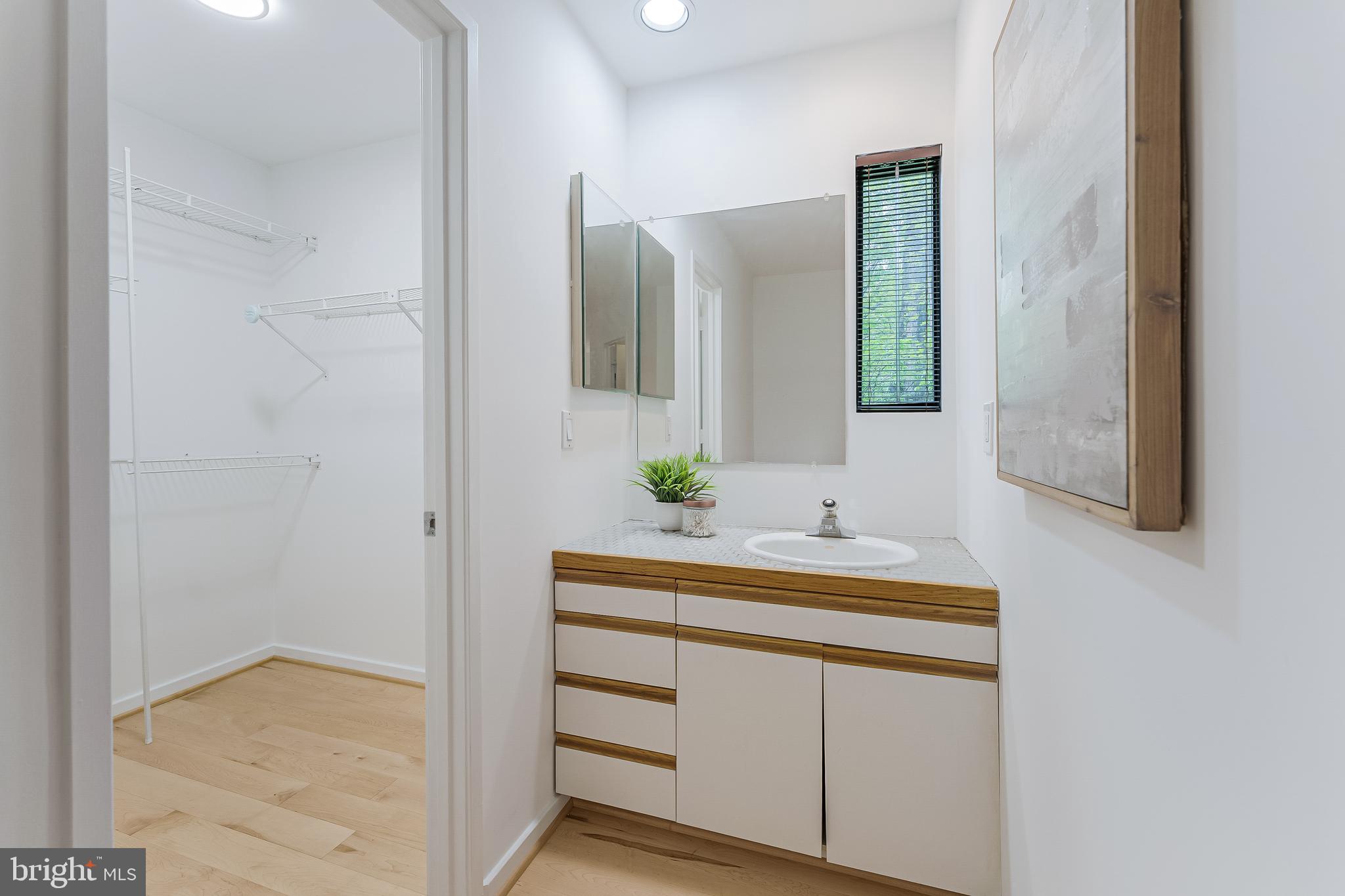 11502 Turnbridge Lane Reston, VA 20194 - Photo 21 of 60 His/hers vanities