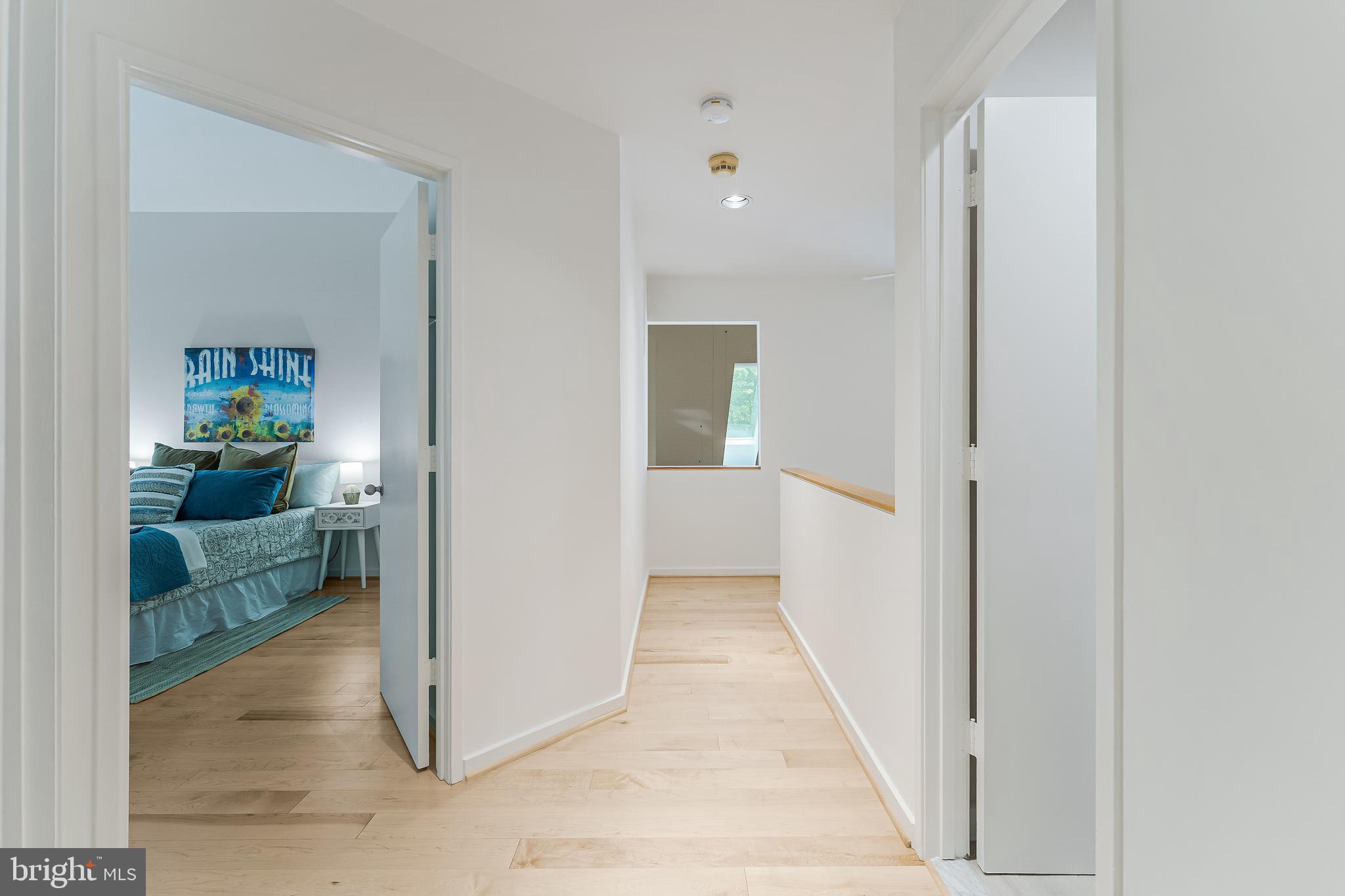 11502 Turnbridge Lane Reston, VA 20194 - Photo 29 of 60 1 of 2 bedrooms + second floor bathroom on right