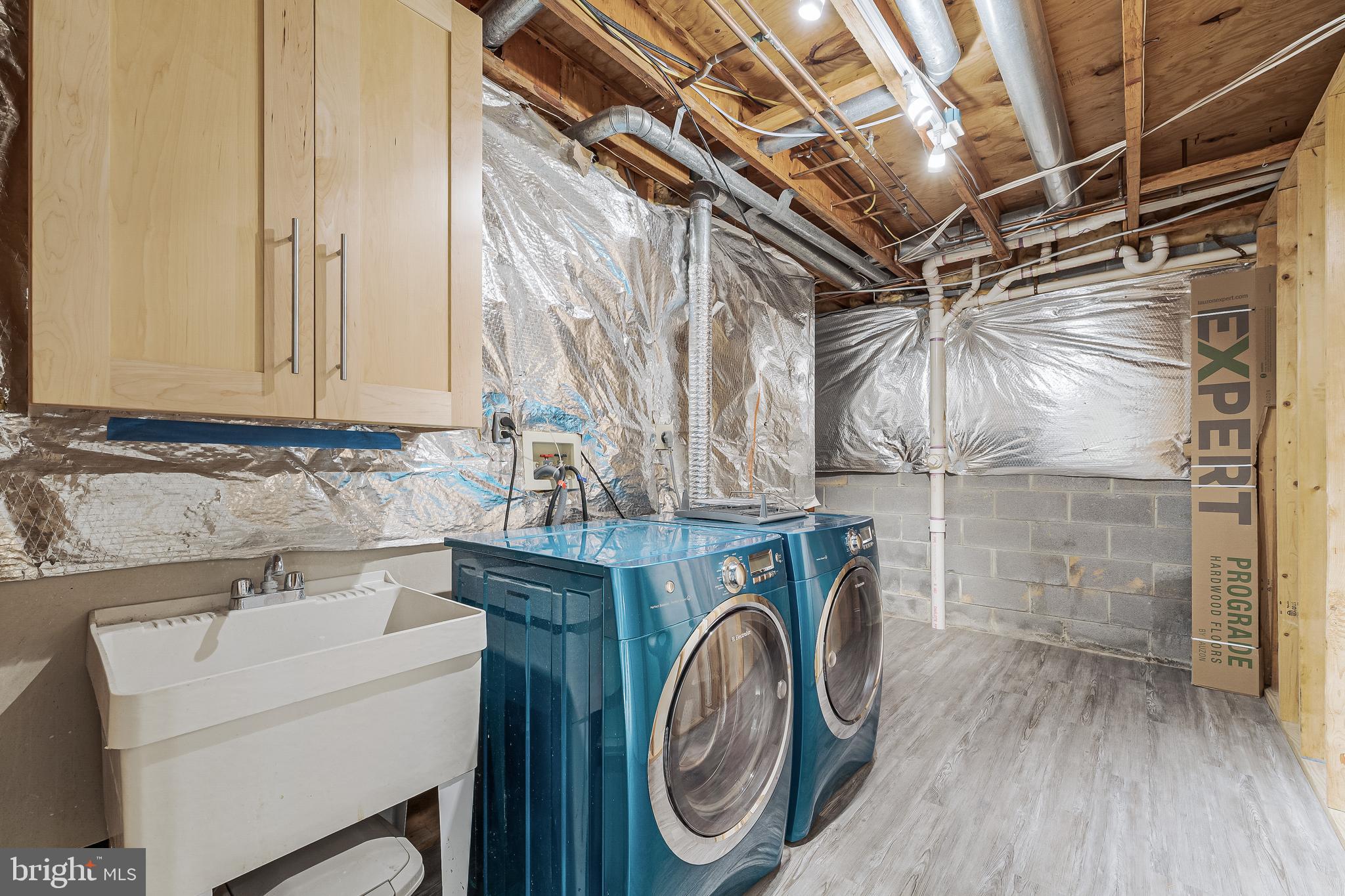 11502 Turnbridge Lane Reston, VA 20194 - Photo 54 of 60 Large laundry room
