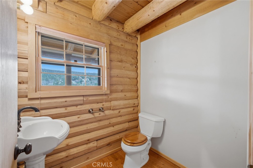 33052 Donner Lane Running Springs, CA 92382 - Photo 11 of 36 a bathroom with a toilet and a sink