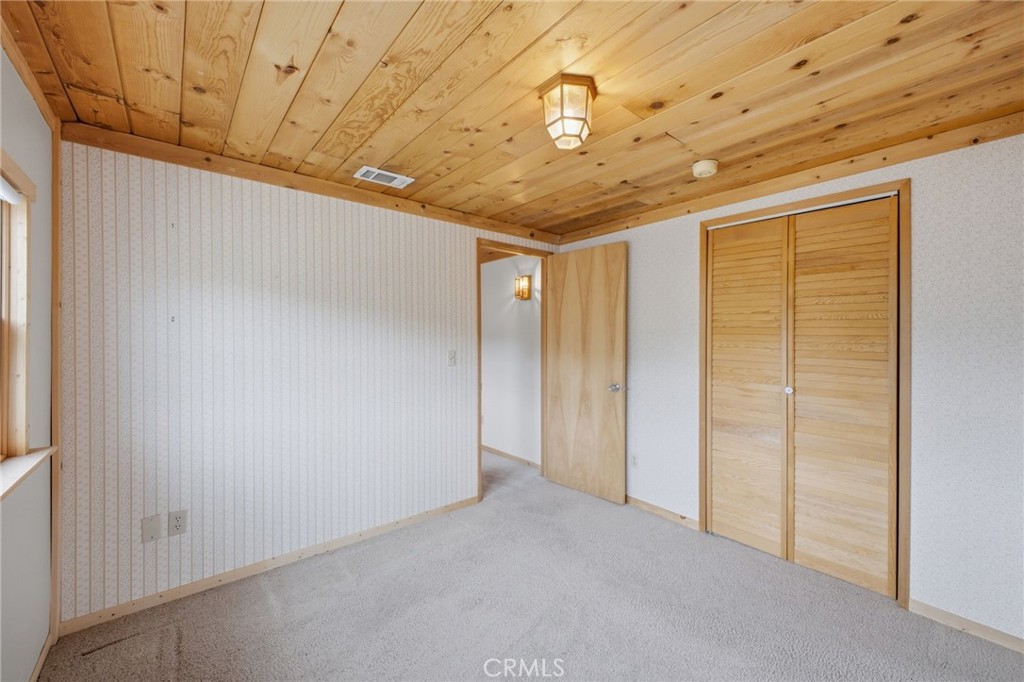 33052 Donner Lane Running Springs, CA 92382 - Photo 25 of 36 a view of a hallway