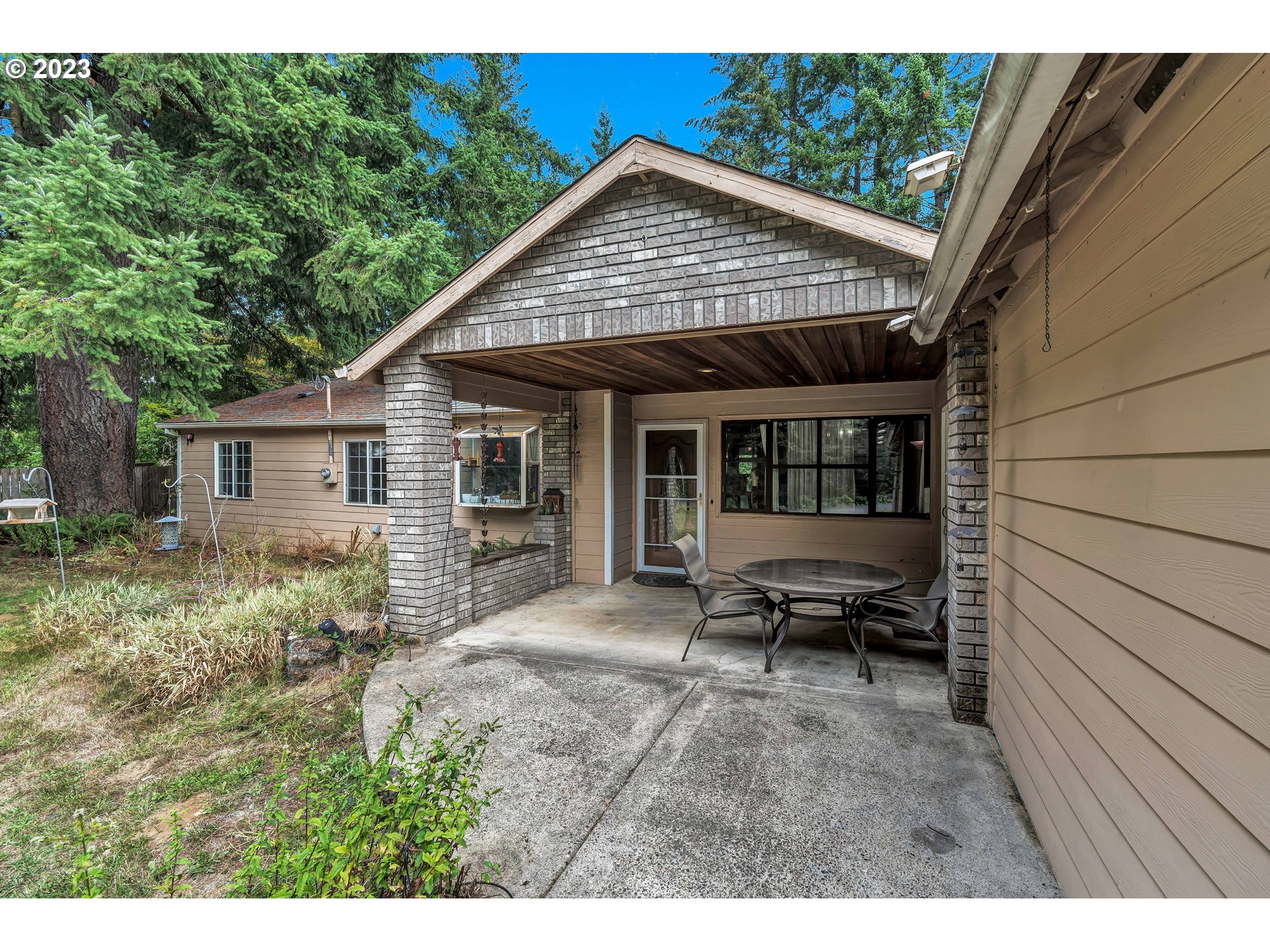 47431 Southeast Wagoneer Loop Sandy, OR 97055 - Photo 4 of 34 a front view of a house with garden