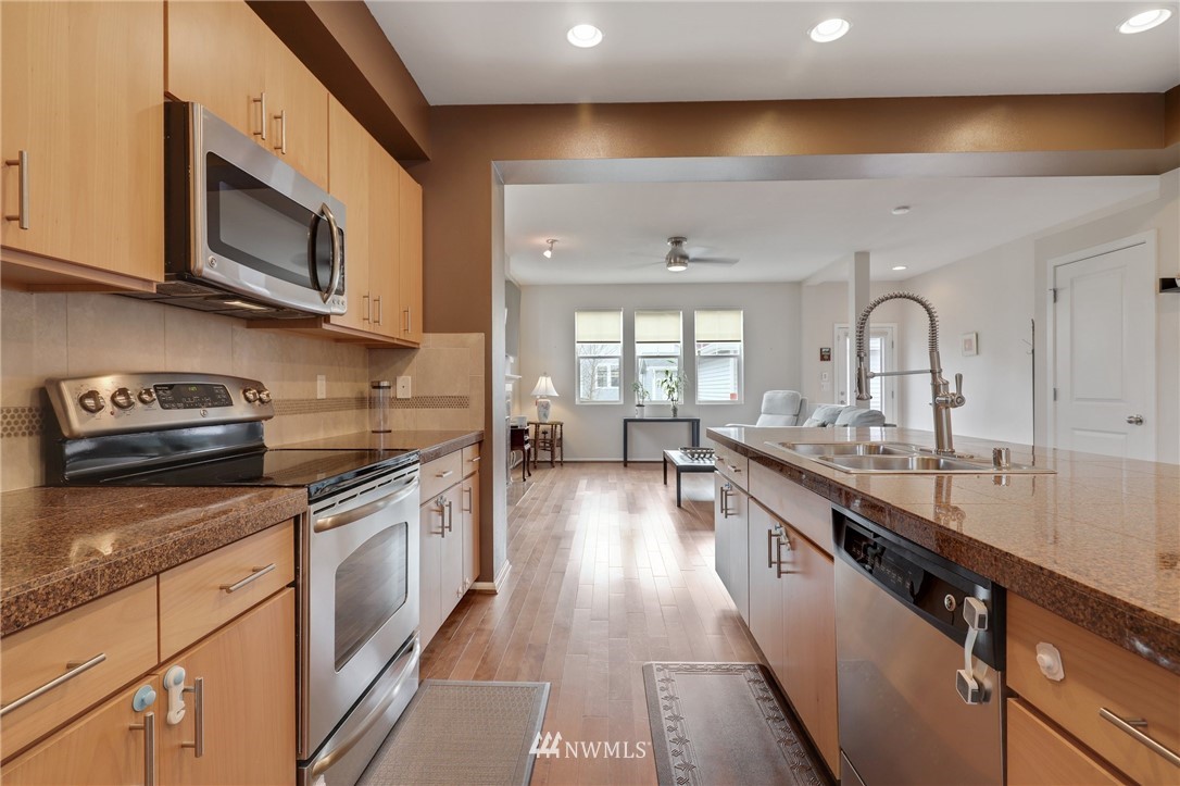 6450 High Point Drive Southwest Seattle, WA 98126 - Photo 7 of 30 Gallery Image 7
