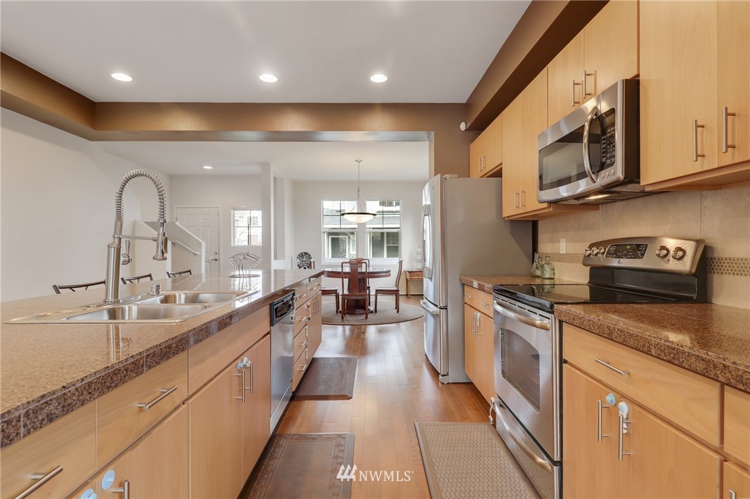 6450 High Point Drive Southwest Seattle, WA 98126 - Photo 8 of 30 Gallery Image 8