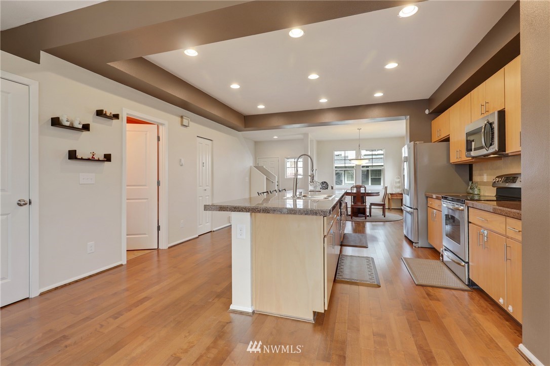 6450 High Point Drive Southwest Seattle, WA 98126 - Photo 10 of 30 Gallery Image 10