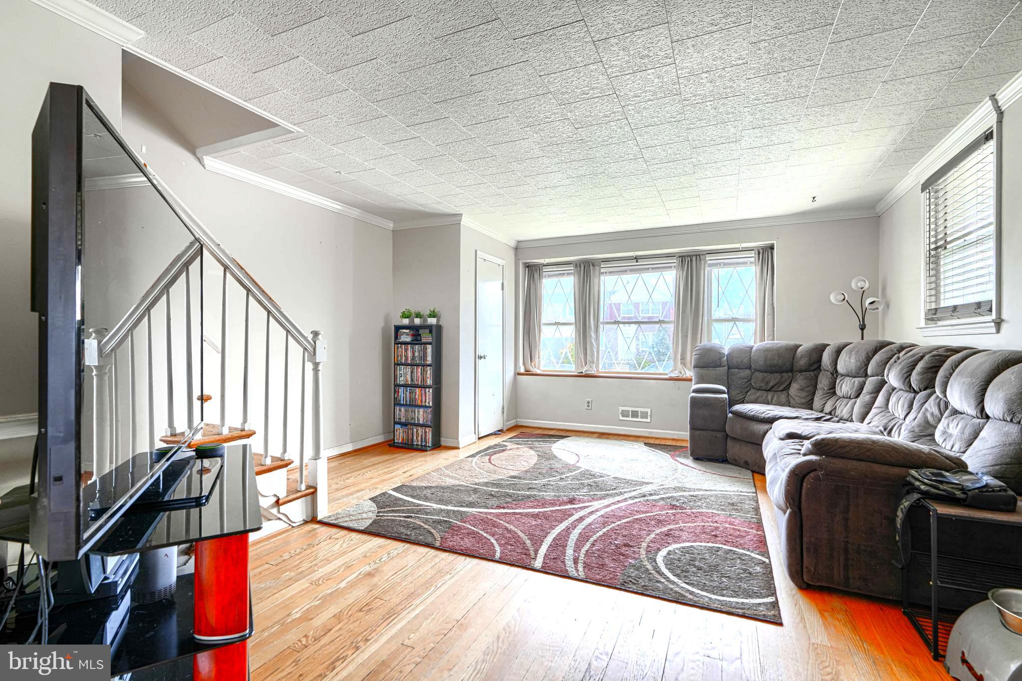 2829 Creston Road Baltimore, MD 21222 - Photo 5 of 44 Living Rm w/Bay Window