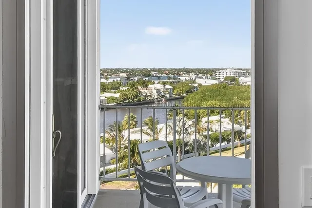 $1,100,000 | 2295 South Ocean Boulevard, Unit 816, Palm Beach, FL 33480