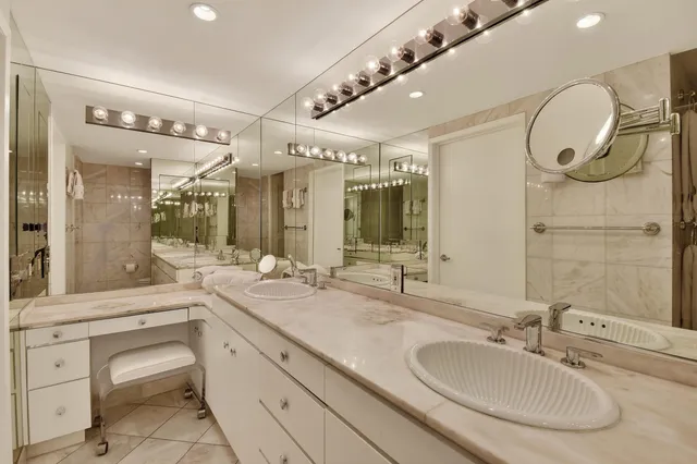 $1,100,000 | 2295 South Ocean Boulevard, Unit 816, Palm Beach, FL 33480