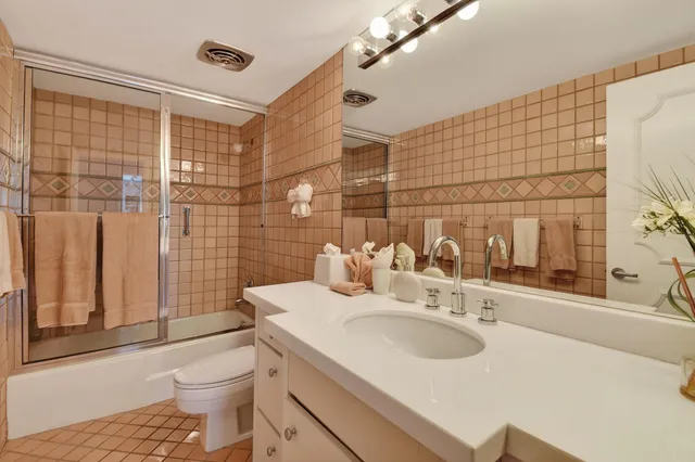 $1,100,000 | 2295 South Ocean Boulevard, Unit 816, Palm Beach, FL 33480