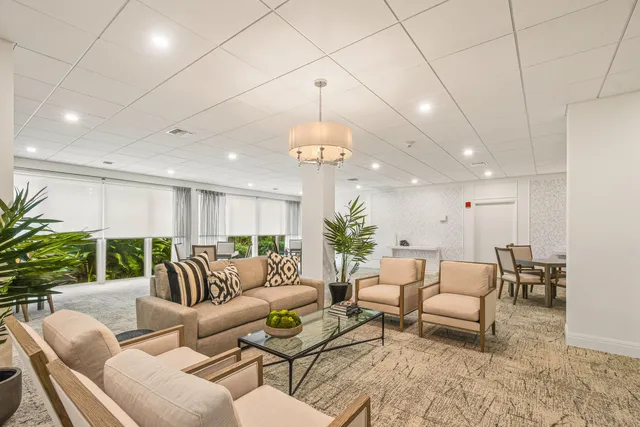 $1,100,000 | 2295 South Ocean Boulevard, Unit 816, Palm Beach, FL 33480