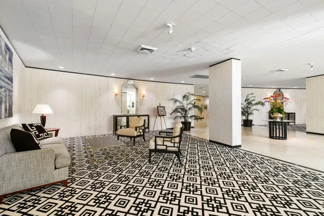 $1,100,000 | 2295 South Ocean Boulevard, Unit 816, Palm Beach, FL 33480