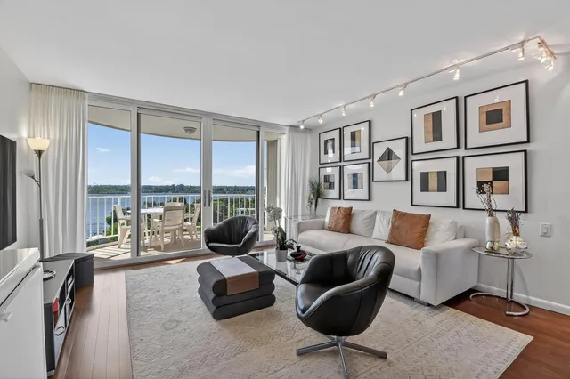 $1,100,000 | 2295 South Ocean Boulevard, Unit 816, Palm Beach, FL 33480