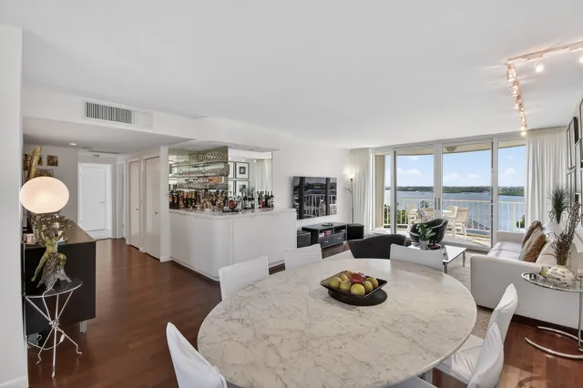 $1,100,000 | 2295 South Ocean Boulevard, Unit 816, Palm Beach, FL 33480