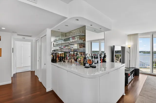 $1,100,000 | 2295 South Ocean Boulevard, Unit 816, Palm Beach, FL 33480