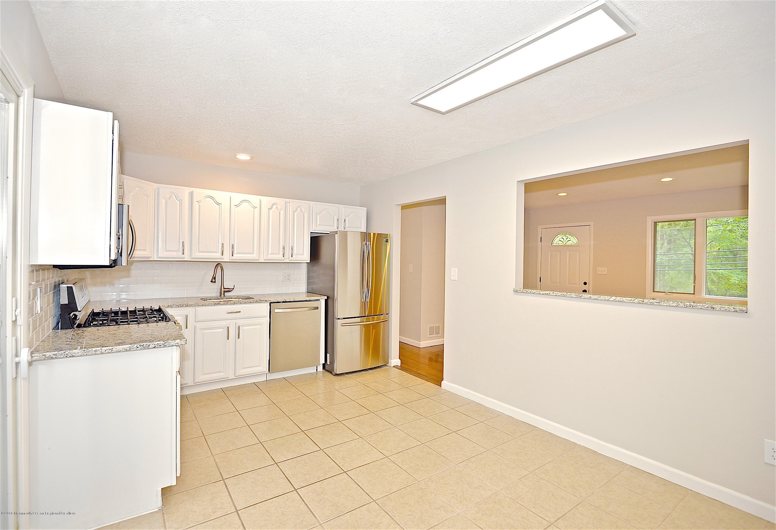 15 Lloyd Road Morganville, NJ 07751 - Photo 4 of 18 7