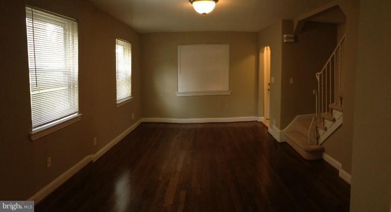 3955 R Street Southeast Washington, DC 20020 - Photo 3 of 17 Living Room