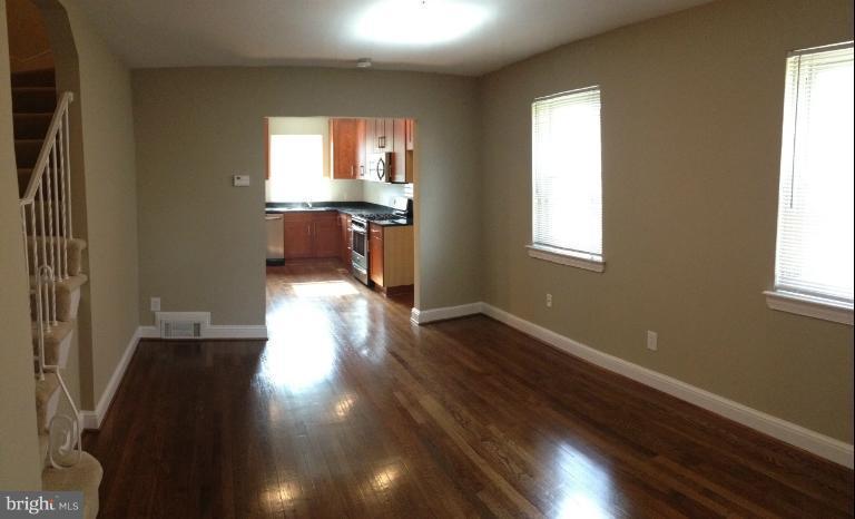 3955 R Street Southeast Washington, DC 20020 - Photo 4 of 17 Living Room