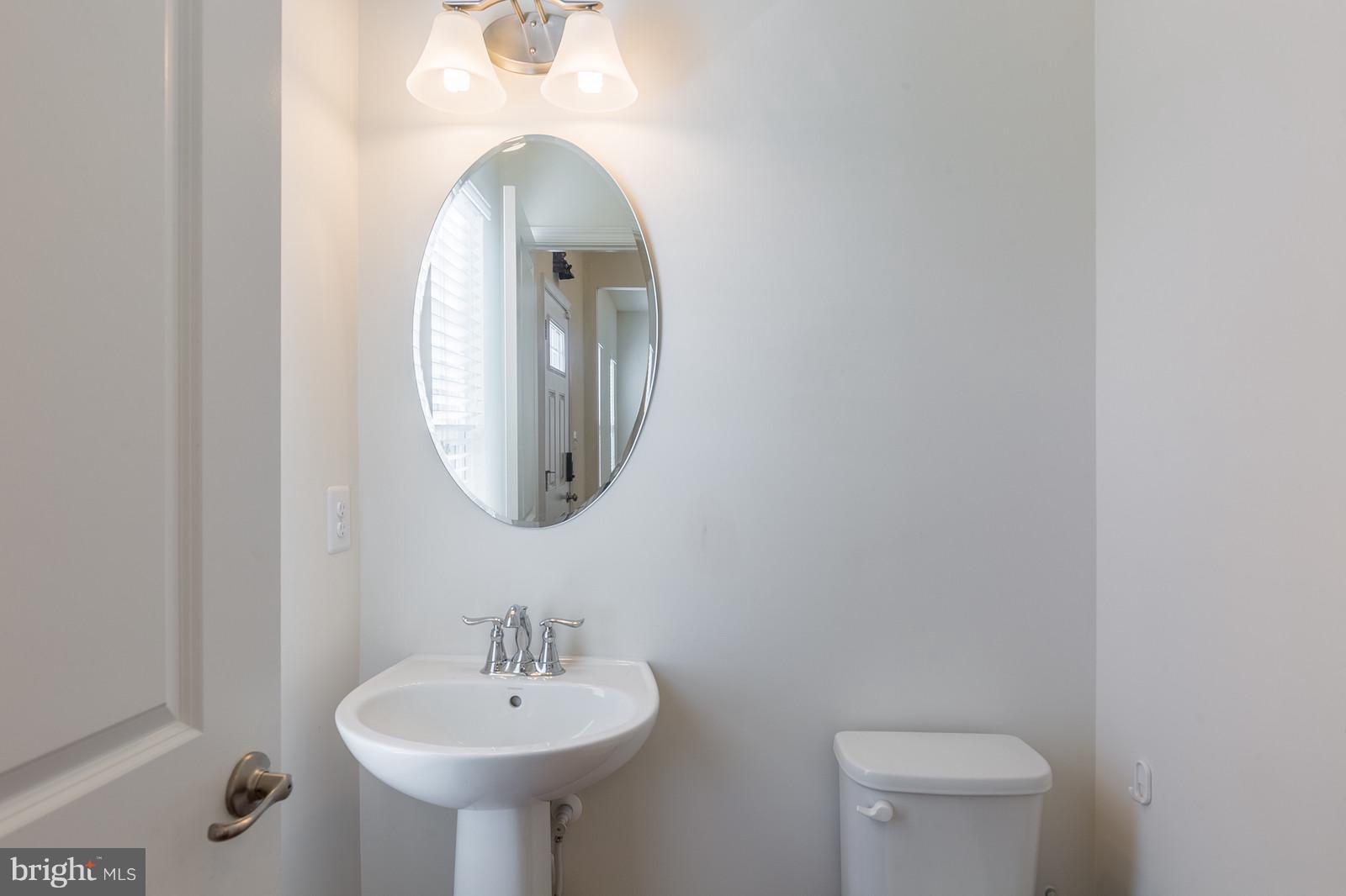 15045 North Ridge Boulevard Culpeper, VA 22701 - Photo 15 of 35 Main level powder room w/ wood floor